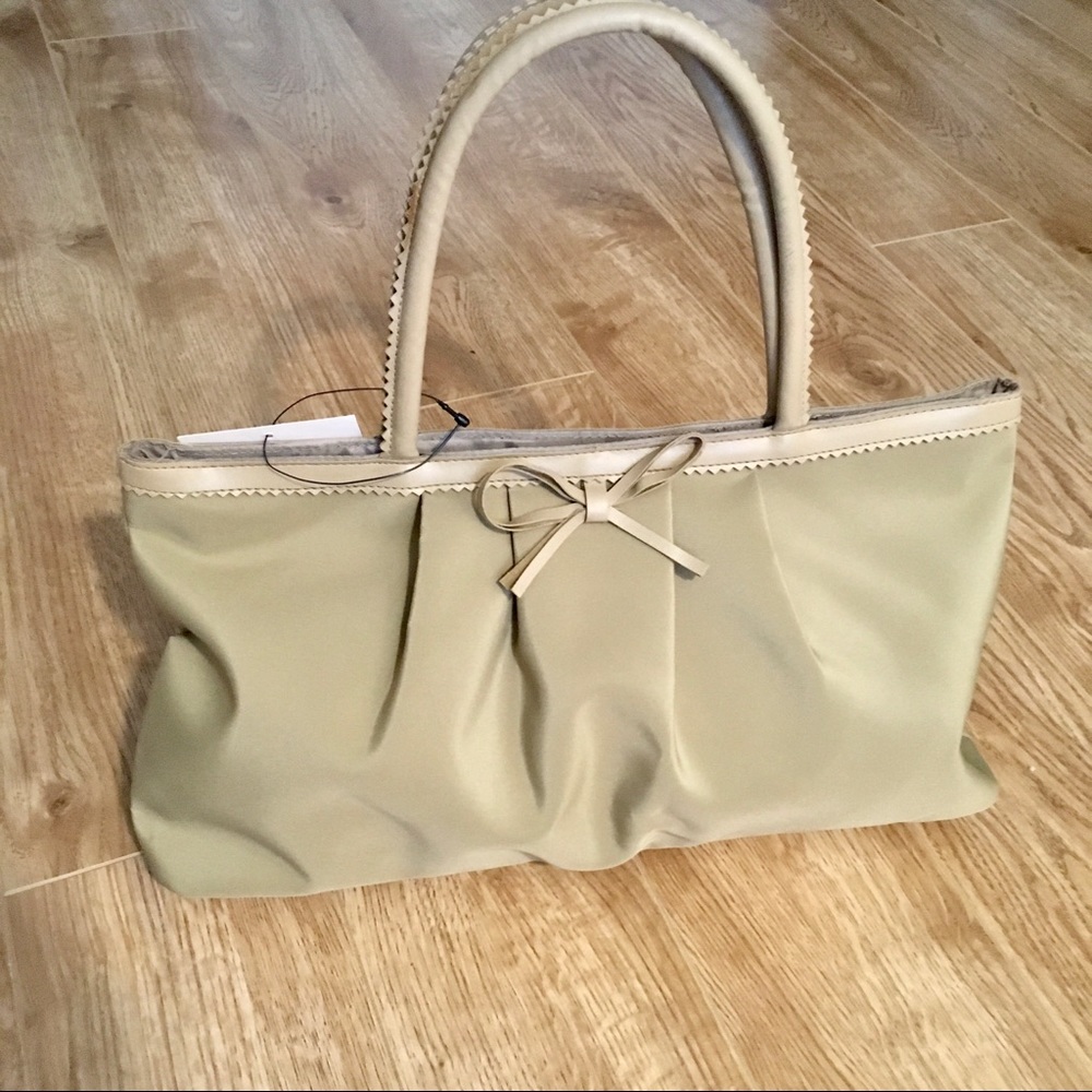 🆕️ Taupe Handbag. With An Inside Pocket,Reinforced Bottom NWT